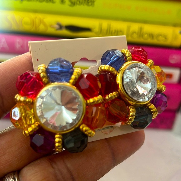 207. Vintage Multicolor Bead Clip On Earring - Picture 3 of 11